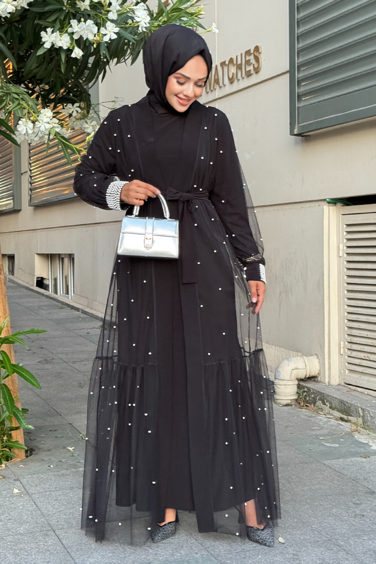 KOLLARI İNCİ İŞLEMELİ ABAYA SİYAH 